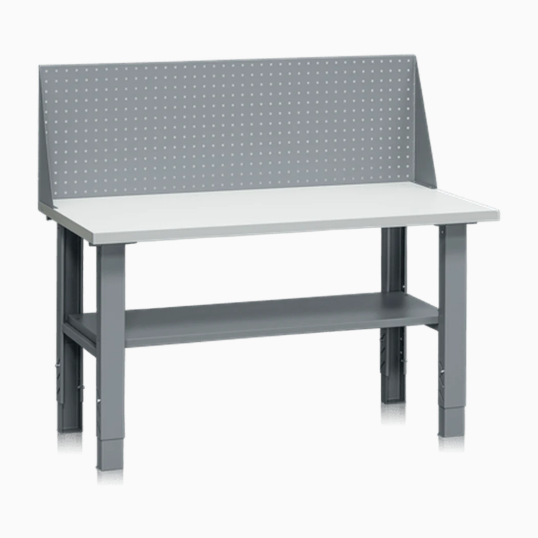 Arbetsbänk, 1500x700mm, höjd 1015-745mm, inkl. verktygspanel med justerbara ben och underhylla.