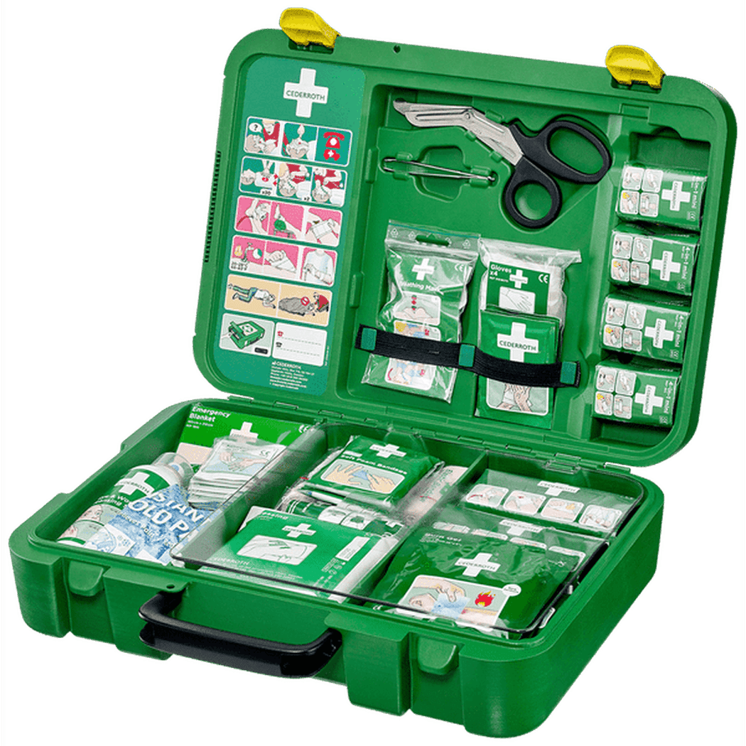 Första Hjälpen-kit Cederroth Extra Stor i grön väska med förband, sax och medicinska tillbehör för akutsituationer.