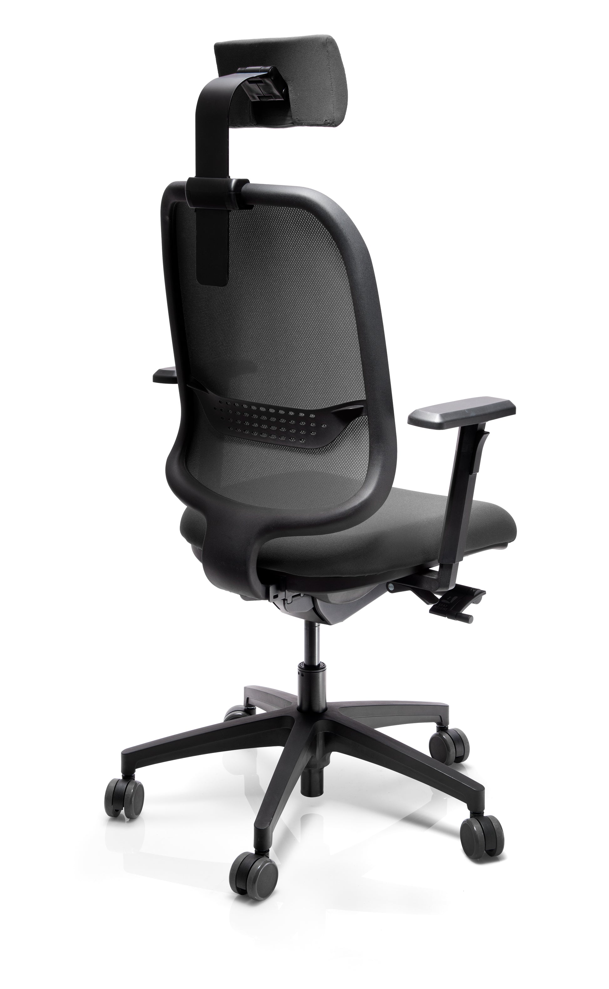 Kontorstol Mesh, nackstöd & armstöd, svart med synkron gungfunktion och ventilerande nätstolrygg för ergonomiskt stöd.