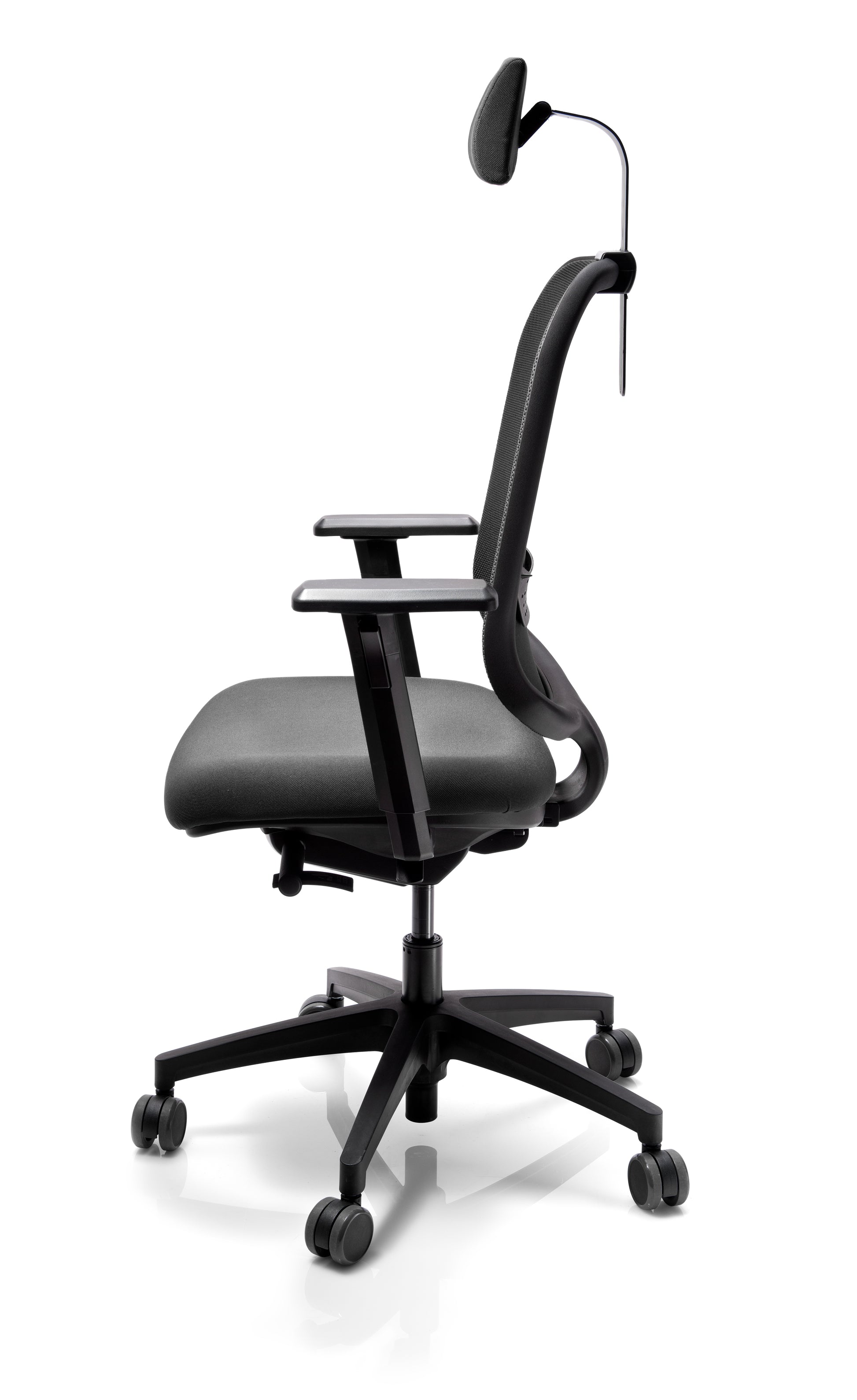 Kontorstol Mesh, nackstöd & armstöd, Svart med synkron gungfunktion och ergonomiskt stöd för rygg och nacke.