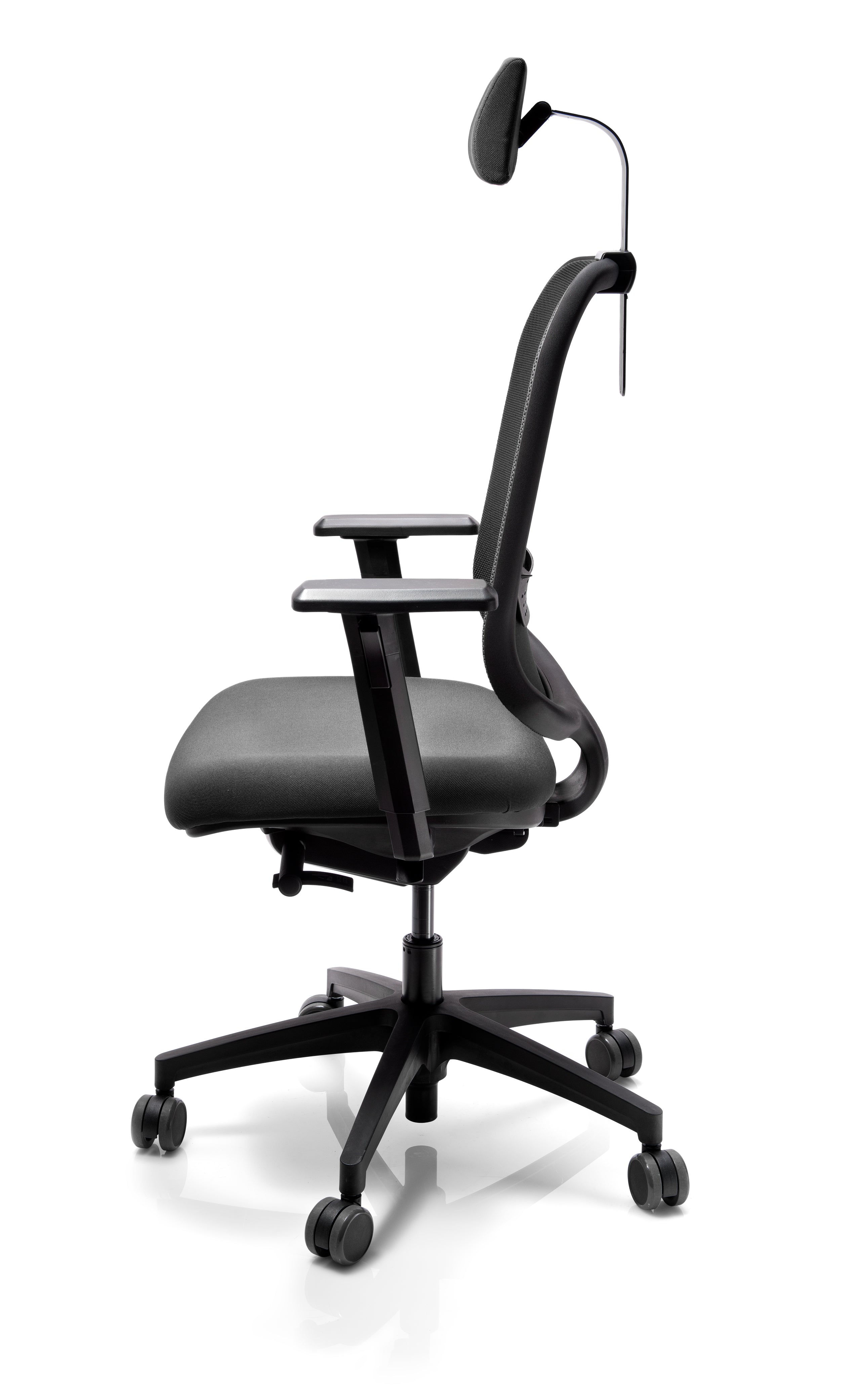 Kontorstol Mesh, nackstöd & armstöd, Svart med synkron gungfunktion och ergonomiskt stöd för rygg och nacke.