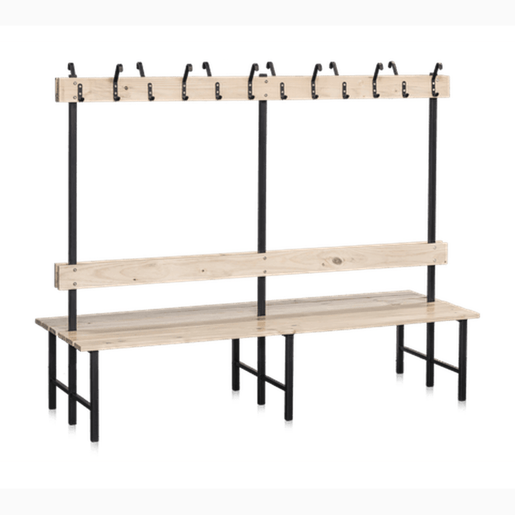 Sittbänk Dubbelsektion 1000-2000 mm Furu med klarlackad furu, svart pulverlackerat underrede och kroklist för omklädningsrum.