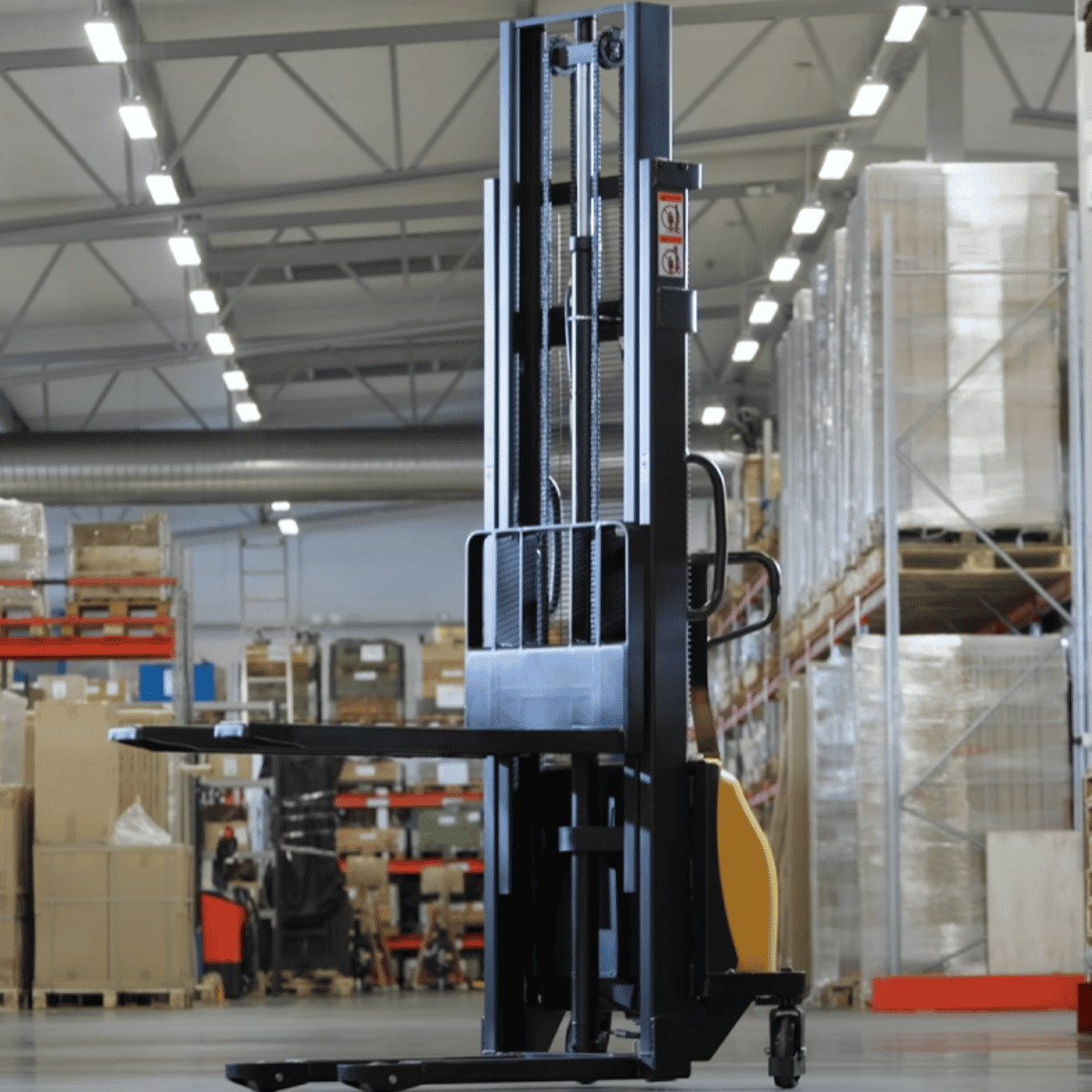 Staplare 2026 – guide: manuell, ledstaplare eller elstaplare?