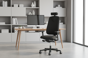 Kontorstol Höganäs +390 svart med nackstöd, armstöd och ergonomisk design för aktivt sittande.