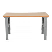 Arbetsbord 1600mm med hållbar konstruktion, ergonomisk design och stabila metallben för effektiv arbetsyta.