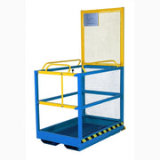 Arbetskorg 800x1200mm med halkfritt golv och säkerhetskedjor för trygg personlyft och stabil arbetsplattform.