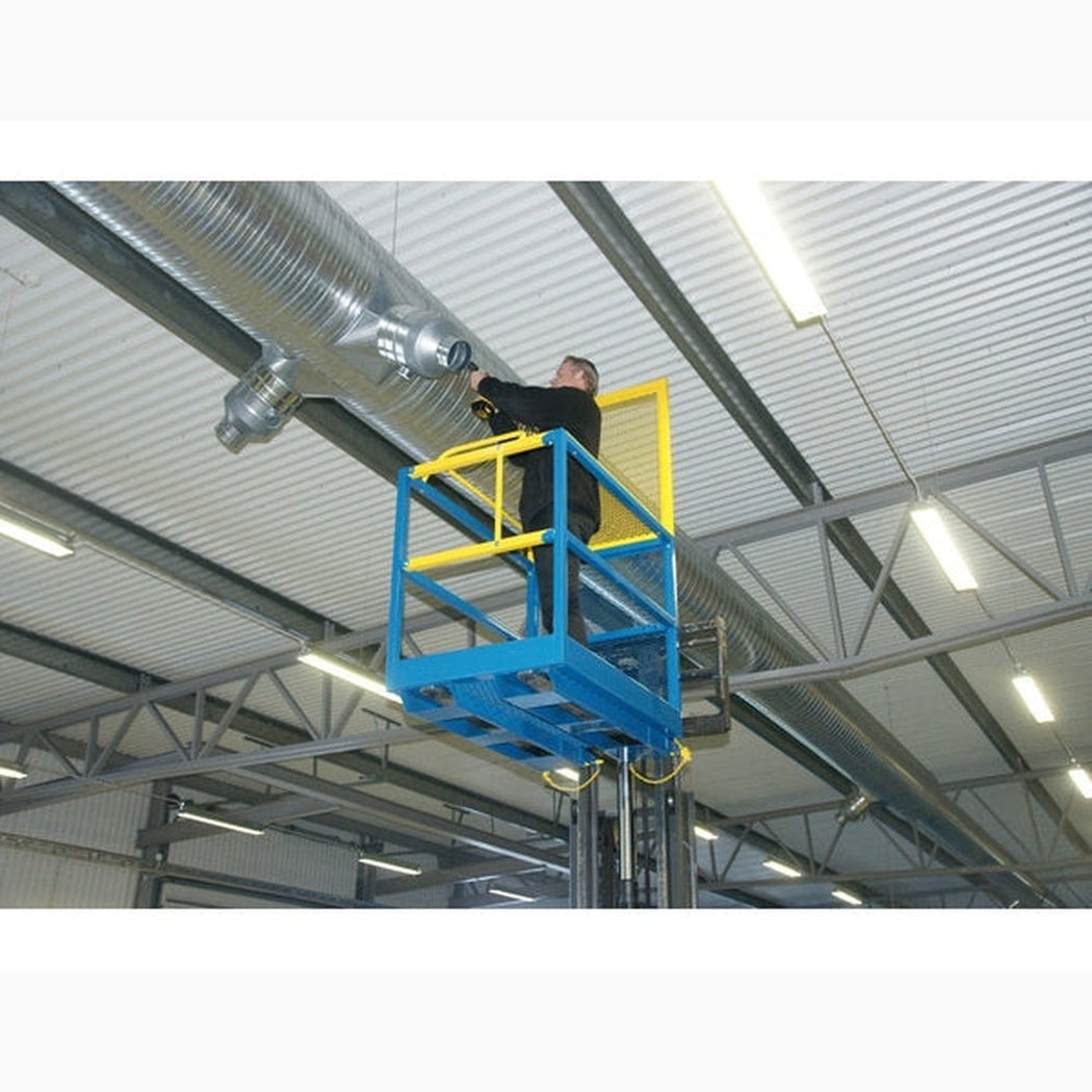 Arbetskorg, 800x1200mm med säker plattform och dubbla kedjor för trygga personlyft vid arbete på höjd.