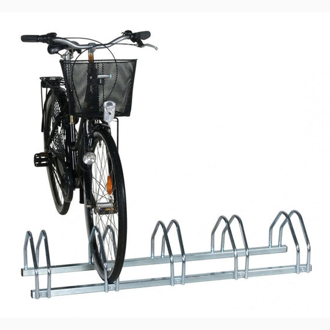 Cykelställ för 5 platser i metall med plats för fem cyklar, funktionellt och platsoptimerande cykelställ.