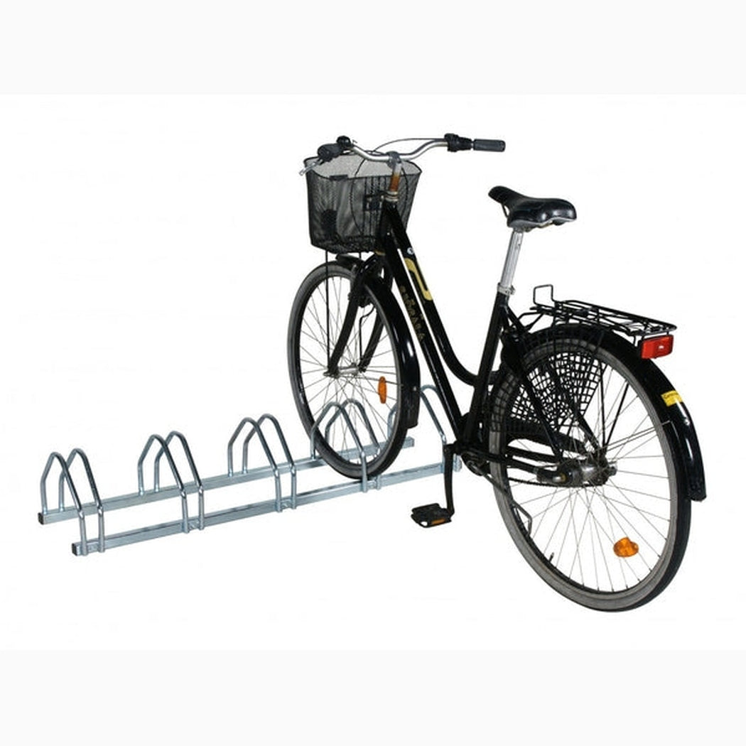 Cykelställ för 5 platser med plats för fem cyklar, väggmonterad och kompakt design för effektiv cykelparkering.