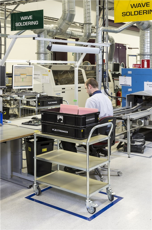 ESD bordsvagn 3 plan, 850x435x950mm, elförzinkad vagn med 3 hyllplan och flexibla hjul för säker arbetsmiljö.