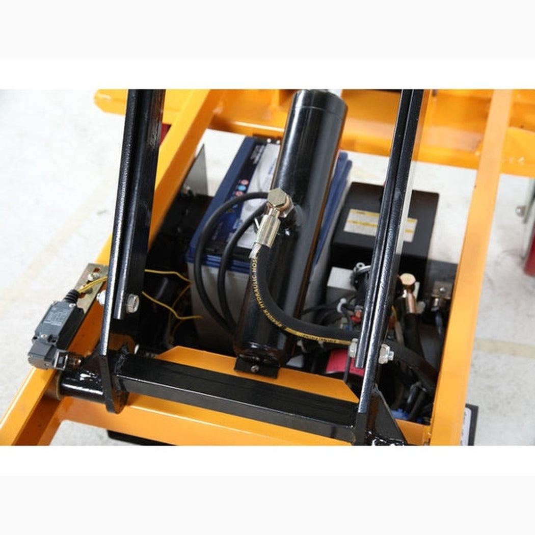 Elektrisk lyftbordvagn, 1200x800mm med stabil konstruktion och fjärrkontroll för effektiv pallhantering.