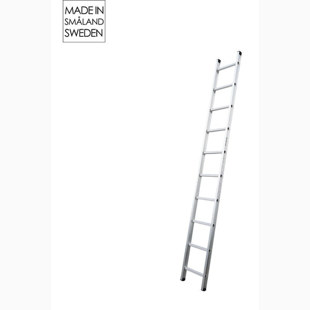 Enkelstege proffs, 2m till 6m i hållbar aluminium med glidskydd för säker och justerbar höjd.