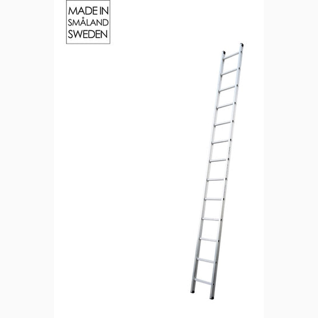 Enkelstege proffs, 2m till 6m, hållbar aluminiumstege med glidskydd, justerbar längd för säker användning.
