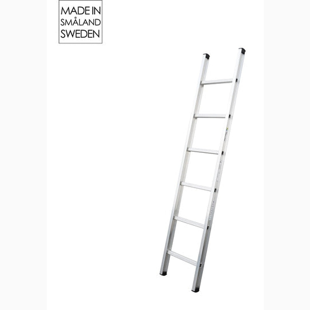 Enkelstege proffs, 2m till 6m i aluminium med glidskydd och justerbar höjd för säker och stabil användning.