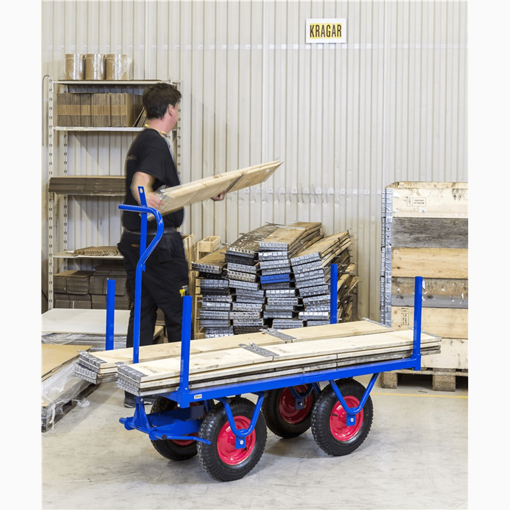 Flakvagn, 1500x700x490mm, 800kg, Blå med robust plywoodlastplan och luftgummihjul för tung transport.