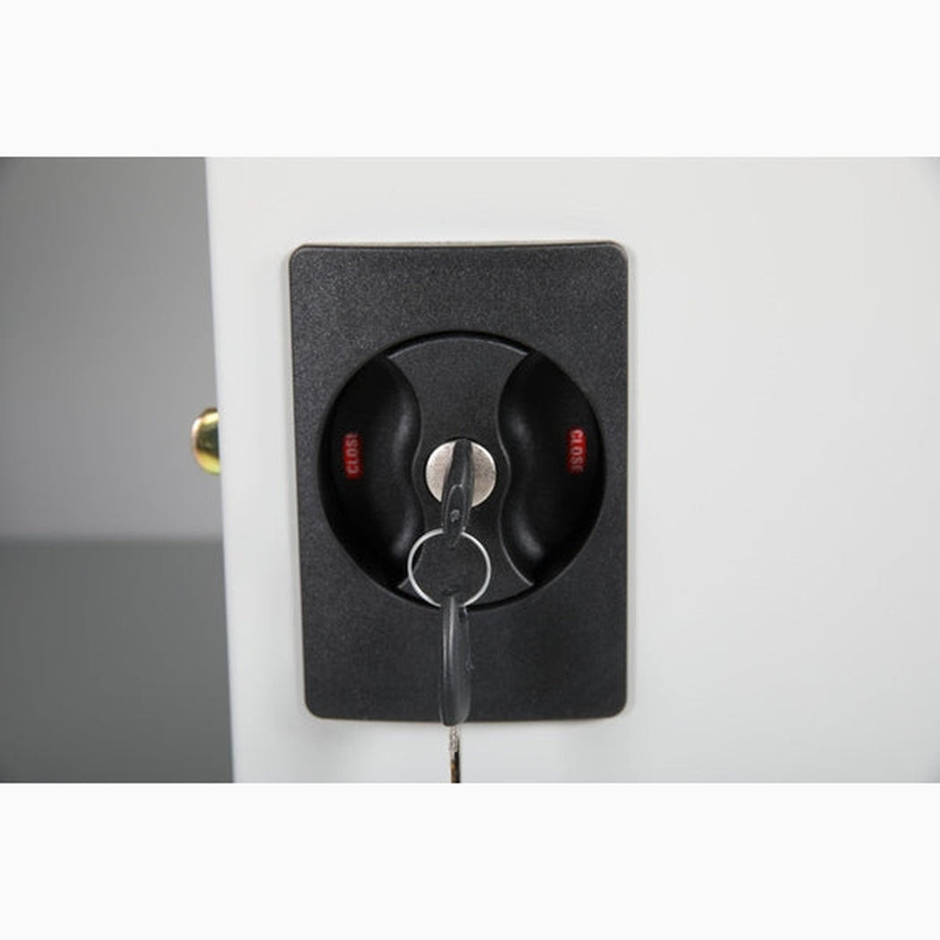 Förvaringsskåp, 1800x800x400, Blå med spanjolettlås och nyckel, säker och stabil förvaringslösning i blått stål.