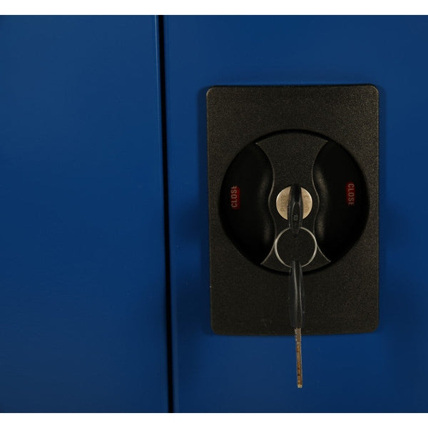 Förvaringsskåp, 1800x900x400mm med spanjolettlås och blå metallkonstruktion för säker förvaring.