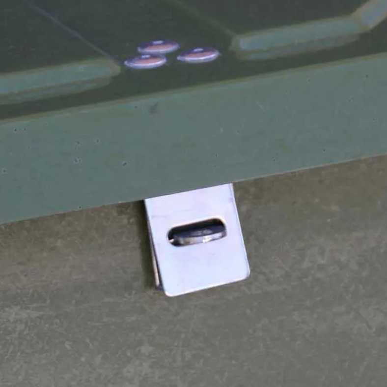 Hänglåsöverfall till sandlåda Småland