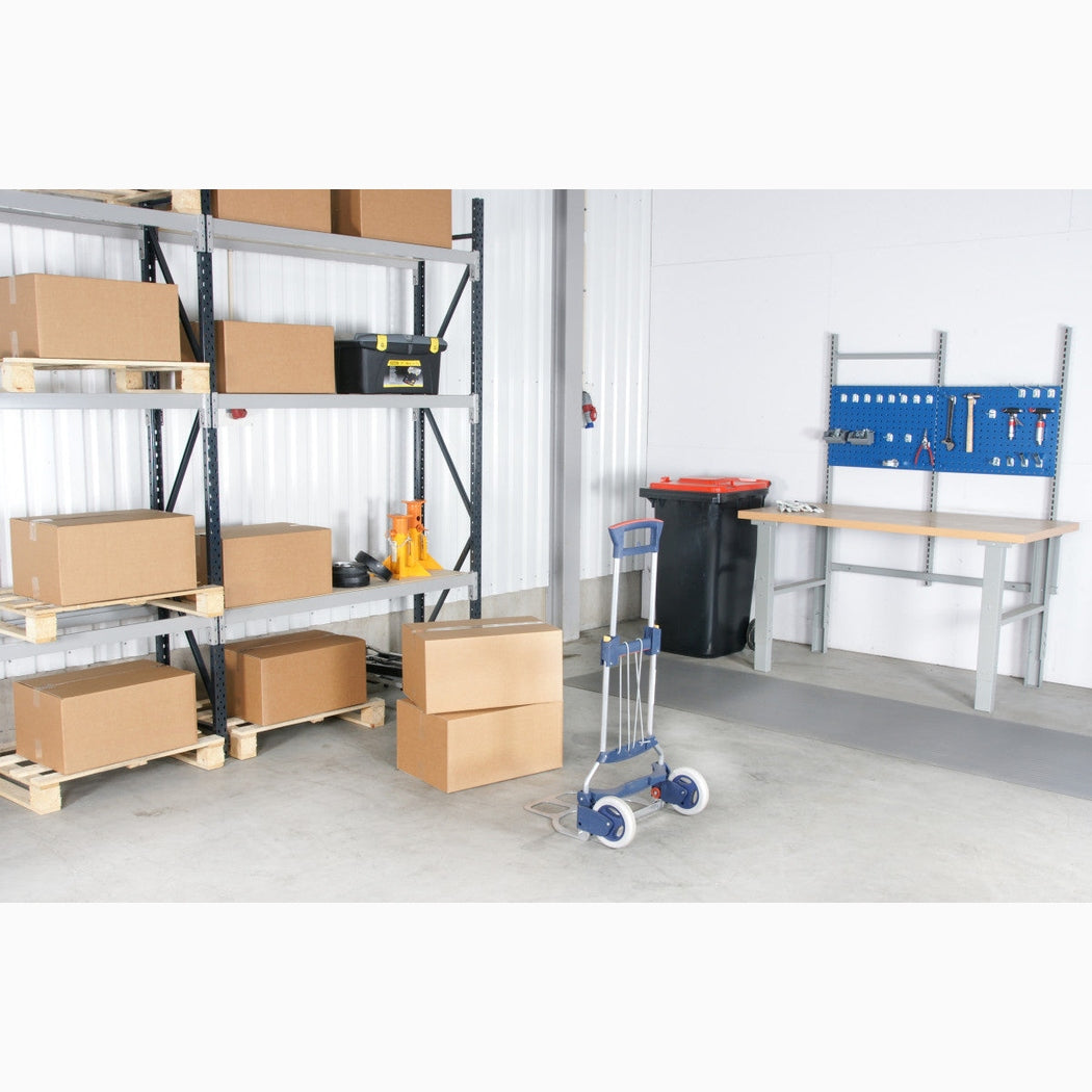 Hopfällbar pirra RuXXac-cart Business 250mm i lagerutrymme med kartonger och praktisk förvaring.
