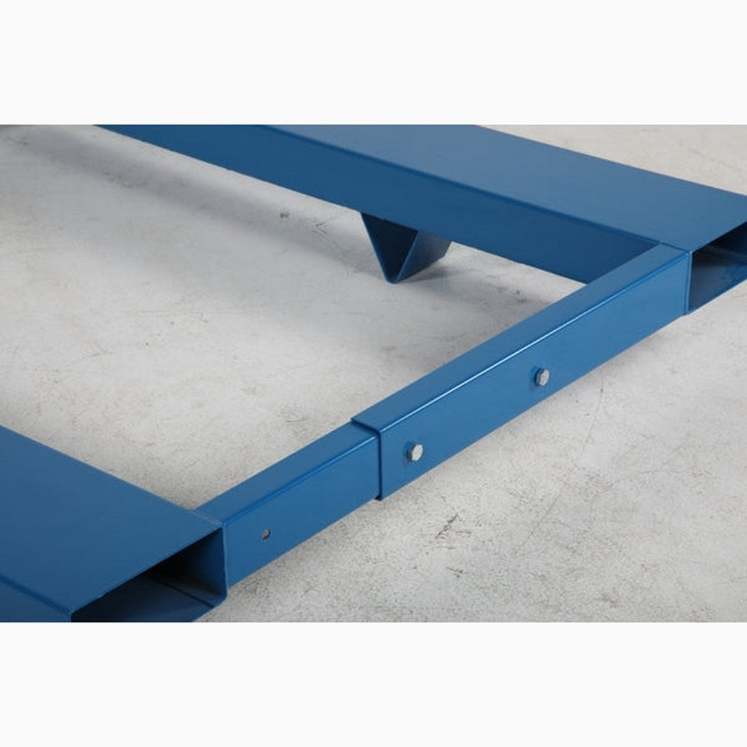 Kärltömmare med truck, 40-400 liter i robust pulverlackerad konstruktion för effektiv avfallshantering.