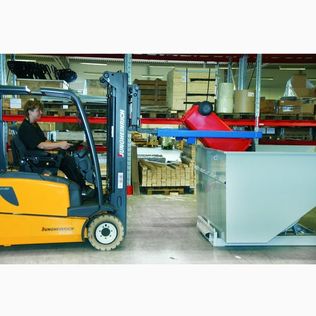 Kärltömmare med truck, 40-400 liter som effektivt tömmer avfallskärl i industrimiljö med robust och ergonomisk design.