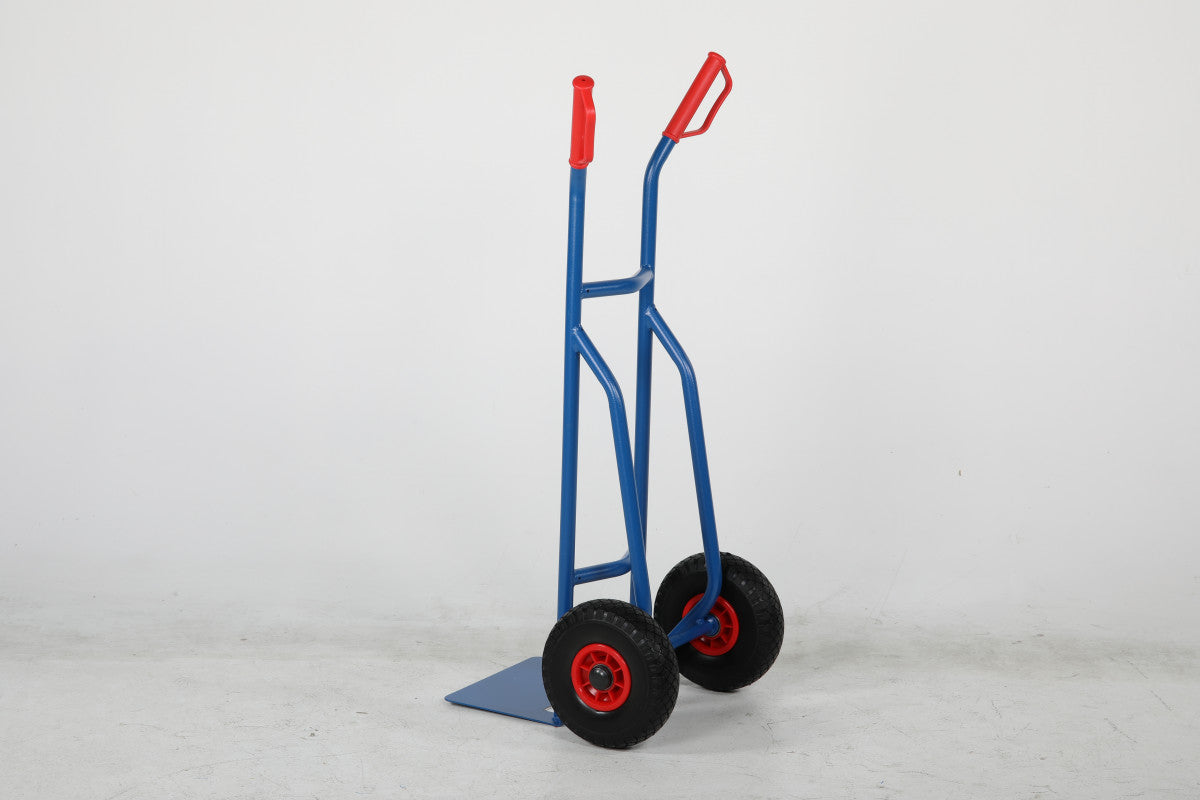 Kraftig magasinkärra, 350kg med robust konstruktionsdesign och ergonomiska handtag för tunga lyft och effektiv transport.