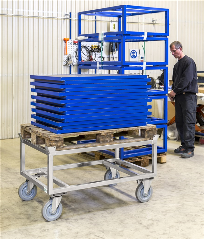 Pallvagn med pallstyrning, 1246x846x650mm, 800kg, elförzinkad robust palltransport för industriell användning.