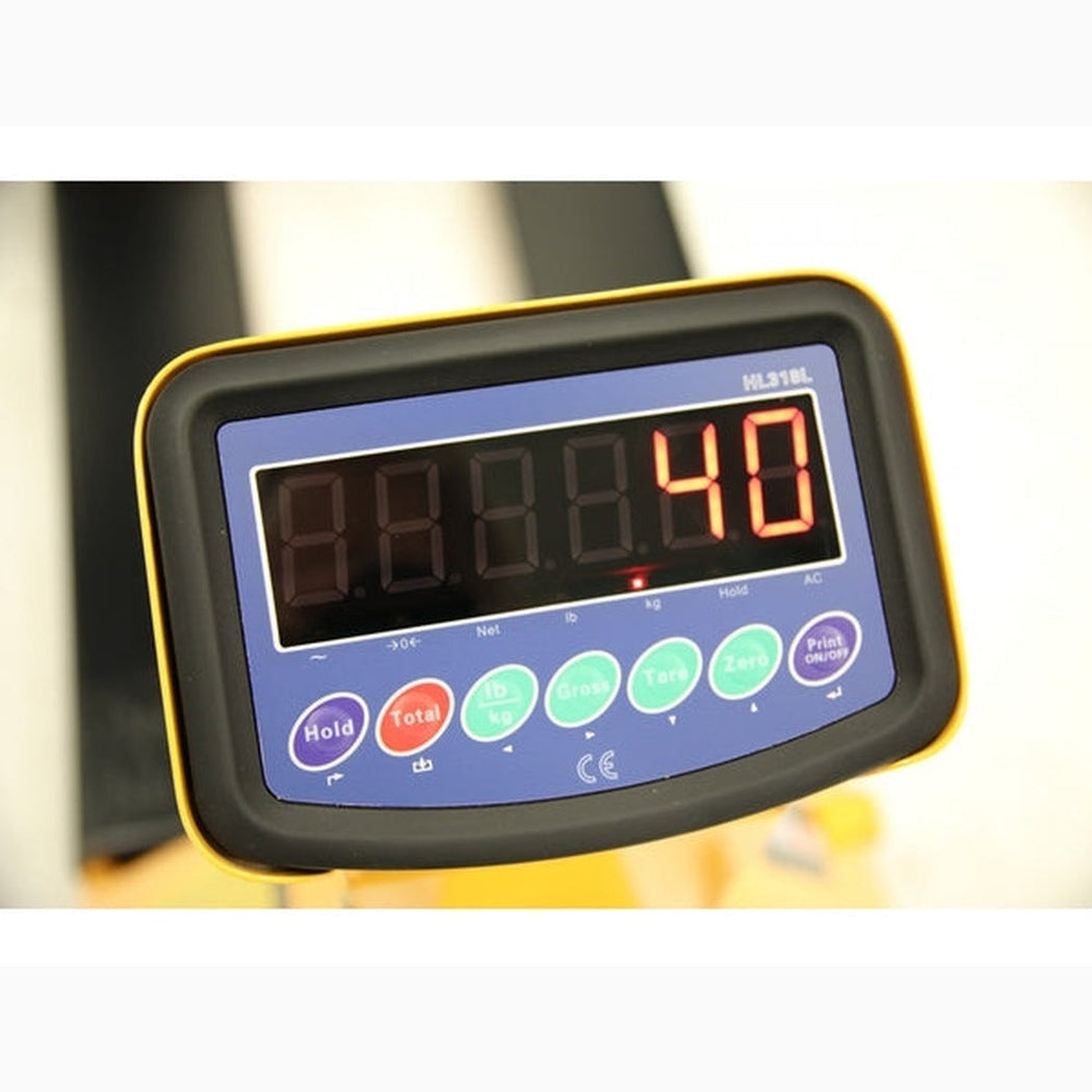 Pallyftare med våg, 2000kg, visande exakt vikt på digital display med laddningsbart batteri och inkluderad laddare.