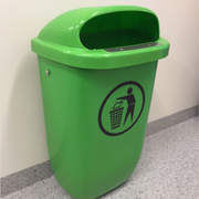 Låsbar papperskorg 50 liter med lock i slittålig etenplast – för utomhusmiljö, parker och fastigheter