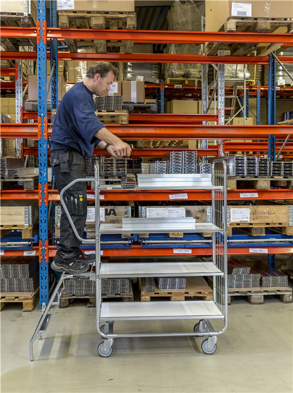 Plockvagn, E-handel, 3 hyllplan, 1395x470x1120mm, 250kg används i lager med justerbara hyllor och 4 länkhjul.