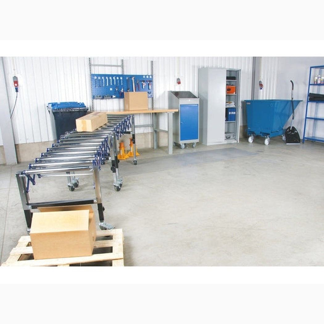 Rullbana med stålrullar, bromsade hjul i lager med justerbar höjd och bromsfunktion för säker godsflöde.