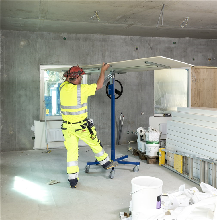 Skivlyft 1820x800x1790-3000mm, lutande eller rakt tak, stabil lyft för skivmaterial i byggmiljö.