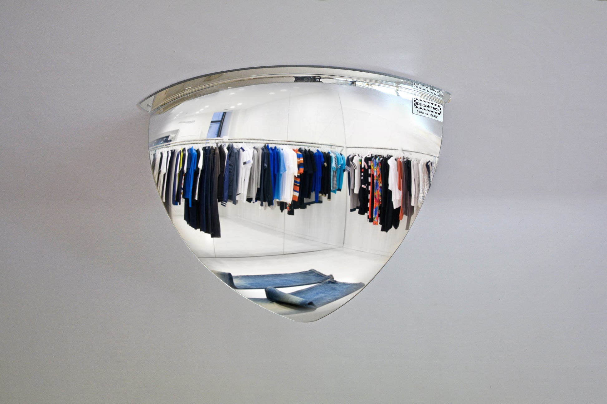 Spegelkupol, 90° 500-1000mm i kupolform för förbättrad sikt och ökad säkerhet i butik och industri.